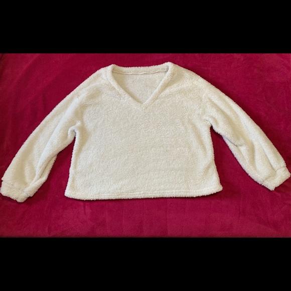 White fluffy sweater - Picture 1 of 1